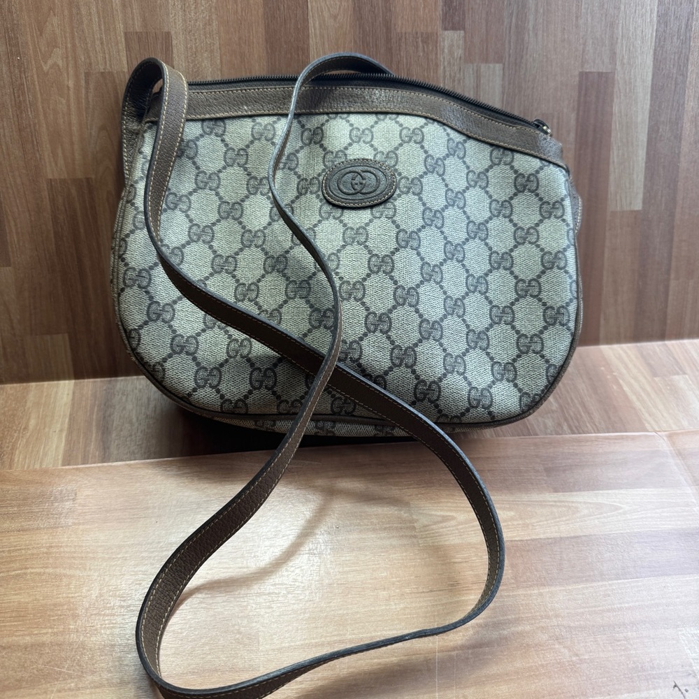 vintage Gucci GG Supreme canvas and brown leather crossbody shoulder bag.